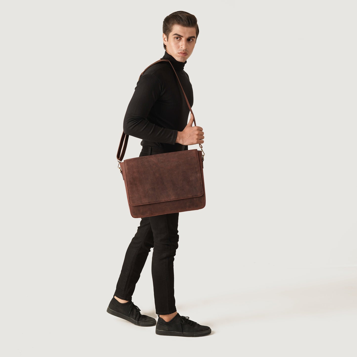 The Carismatico Vintage Distressed Brown Leather