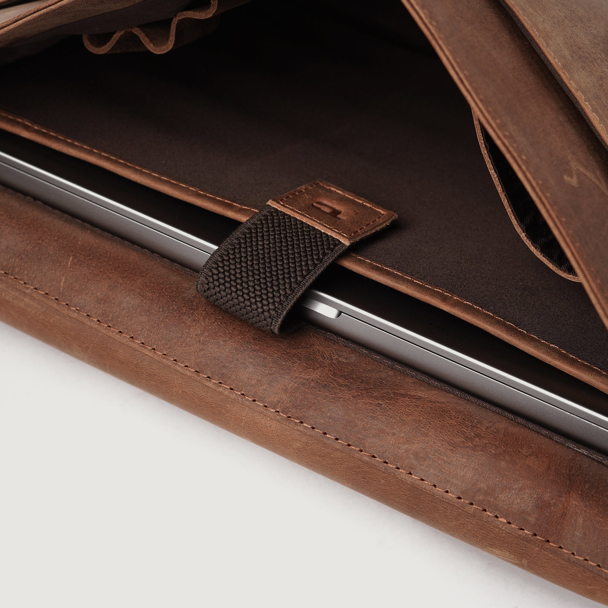The Carismatico Vintage Tan Brown Leather